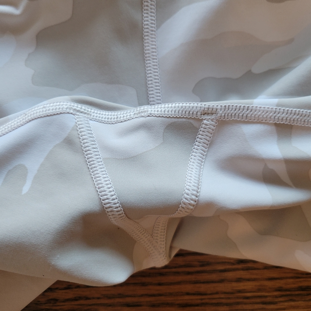 Athleta Camo 7/8 Tight Leggings Small - Picture 4 of 9